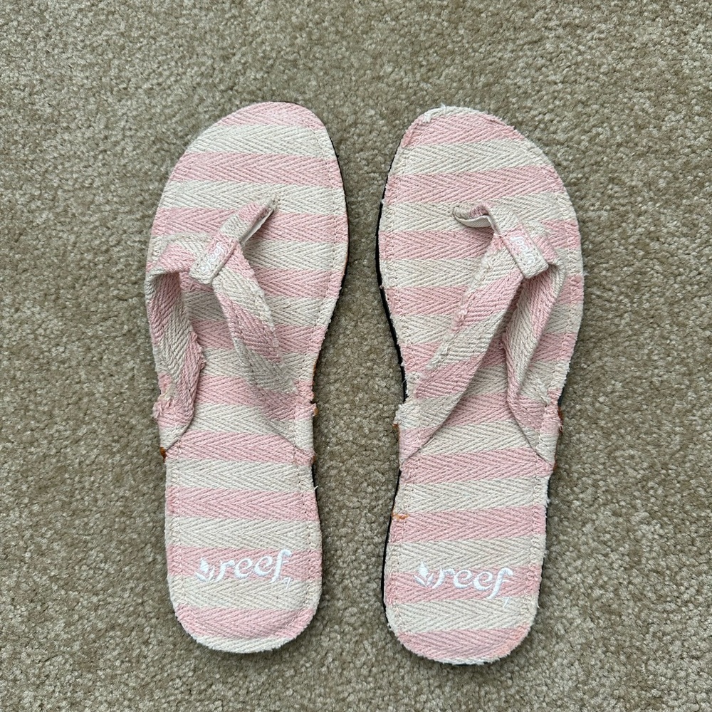 NEW Reef Women's Size 7 Flip Flops - Pink and White Stripes